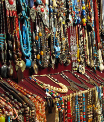 Artificial Jewelry in Pakistan: A Fusion of Tradition and Contemporary Style Artificial Jewelry